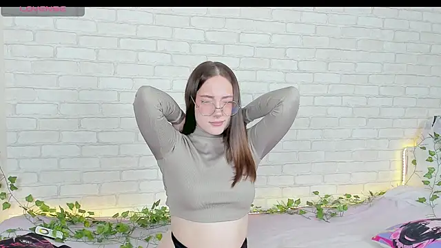 LinaKenny online show from December 3, 2:16 pm