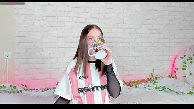 LinaKenny online show from November 12, 5:28 pm