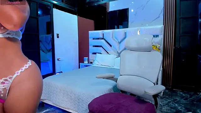 Snapshot of KiaMiller chatting on September 25, 12:27 am KiaMiller online show from September 25, 12:27 am