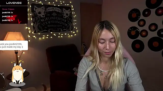 Snapshot of Saucy_Jenn chatting on March 16, 4:52 am Saucy Jenn online show from March 16, 4:52 am