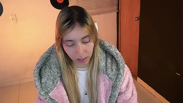 Saucy Jenn online show from May 10, 2:48 am