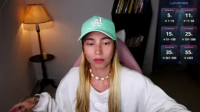 Saucy Jenn online show from January 9, 2:40 am