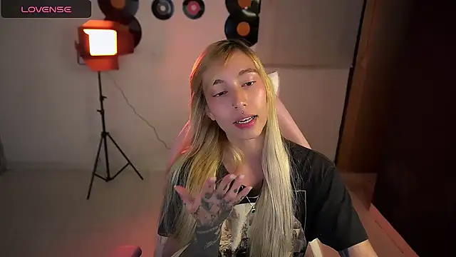 Saucy Jenn online show from March 29, 2:57 am