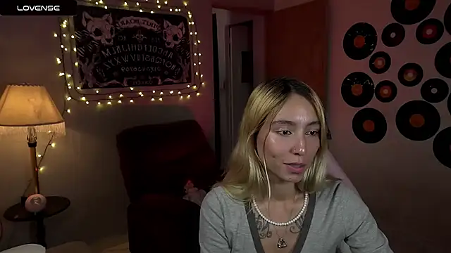 Snapshot of Saucy_Jenn chatting on March 16, 1:38 am Saucy Jenn online show from March 16, 1:38 am