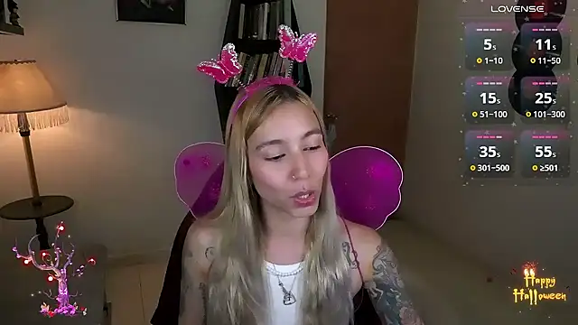 Saucy Jenn online show from November 1, 3:35 am