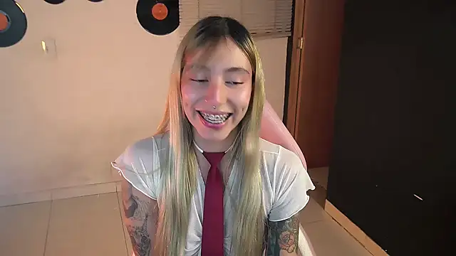 Saucy Jenn online show from May 22, 4:21 am