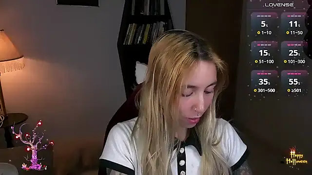 Saucy Jenn online show from October 30, 5:06 am