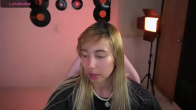 Saucy Jenn online show from March 22, 10:22 pm