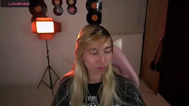 Saucy Jenn online show from April 10, 4:30 am