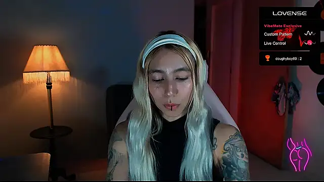 Snapshot of Saucy_Jenn chatting on January 11, 3:44 am Saucy Jenn online show from January 11, 3:44 am