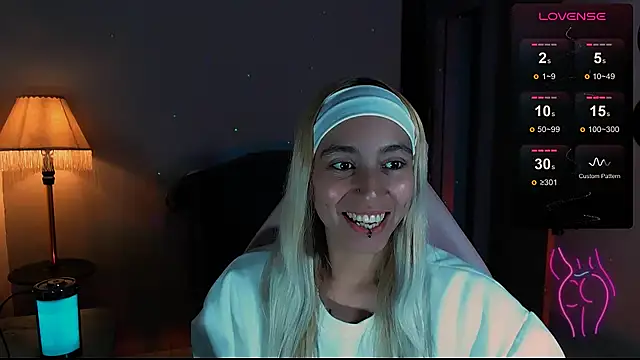 Snapshot of Saucy_Jenn chatting on December 27, 12:07 am Saucy Jenn online show from December 27, 12:07 am