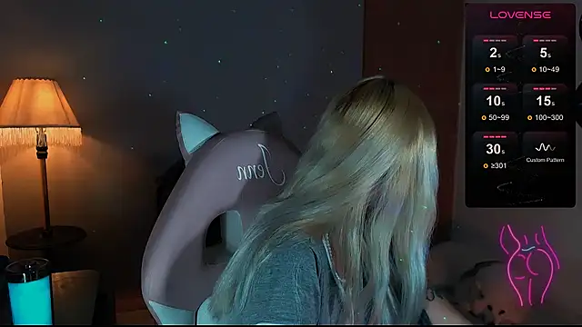 Snapshot of Saucy_Jenn chatting on December 24, 4:22 am Saucy Jenn online show from December 24, 4:22 am