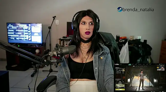 Snapshot of brenda_nataliaok chatting on February 18, 1:54 am brenda nataliaok online show from February 18, 1:54 am