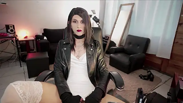 Snapshot of brenda_nataliaok chatting on December 5, 4:15 am brenda nataliaok online show from December 5, 4:15 am