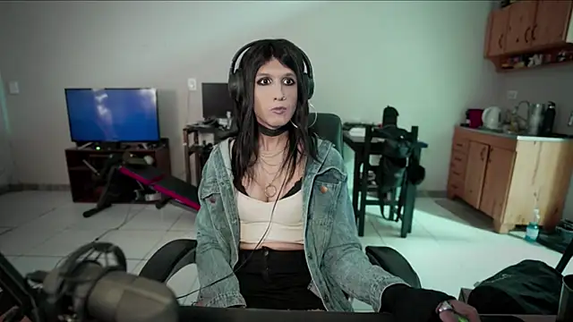 Snapshot of brenda_nataliaok chatting on January 28, 2:11 am brenda nataliaok online show from January 28, 2:11 am