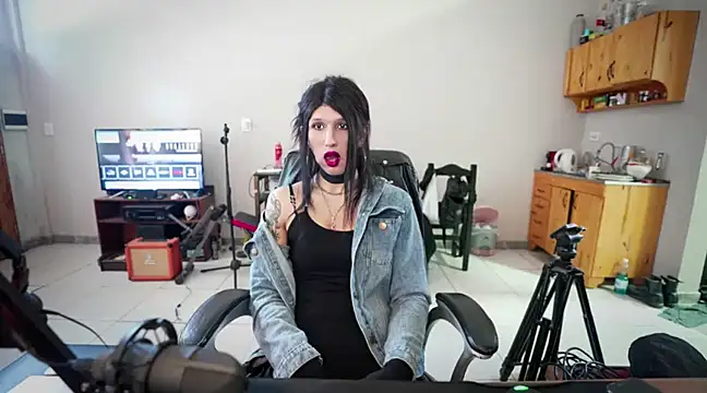 Snapshot of brenda_nataliaok chatting on March 13, 7:17 pm brenda nataliaok online show from March 13, 7:17 pm