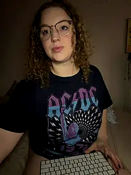 Snapshot of EmmieRae chatting on December 21, 9:59 pm EmmieRae online show from December 21, 9:59 pm