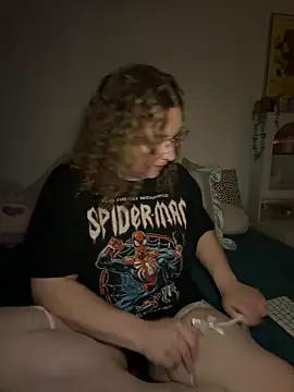 Snapshot of EmmieRae chatting on October 28, 4:24 am EmmieRae online show from October 28, 4:24 am