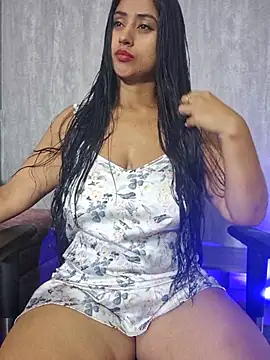 Snapshot of Valentinne_z chatting on October 17, 4:38 am Valentinne z online show from October 17, 4:38 am