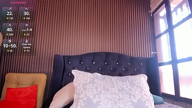 JuliaDawson  online show from January 17, 9:40 pm