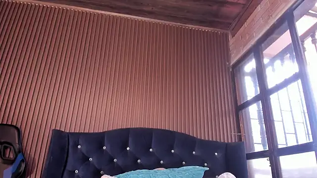 JuliaDawson  online show from October 10, 9:15 pm