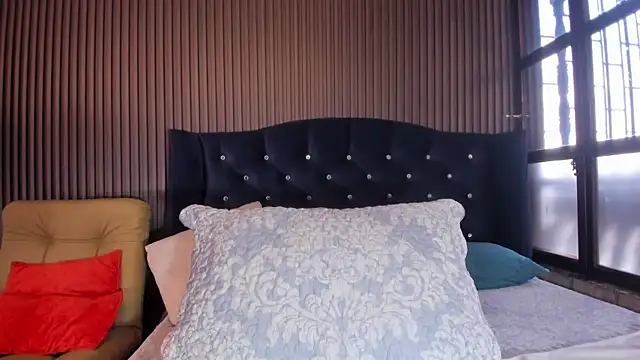 Snapshot of JuliaDawson_ chatting on February 11, 10:20 pm JuliaDawson online show from February 11, 10:20 pm