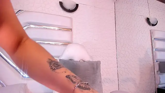 JuliaDawson  online show from October 30, 9:44 pm