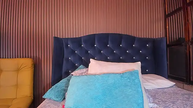 JuliaDawson  online show from March 8, 12:44 am