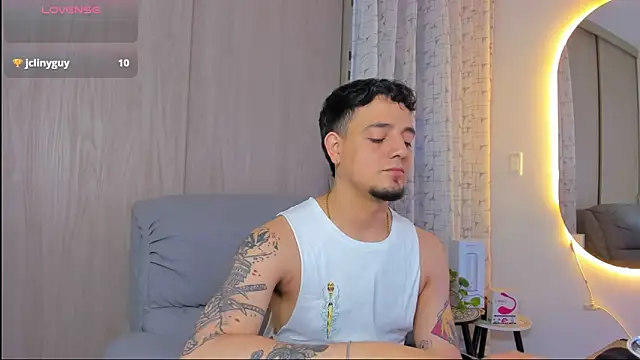 Snapshot of alejandro_calderon1 chatting on November 11, 6:19 am alejandro calderon1 online show from November 11, 6:19 am