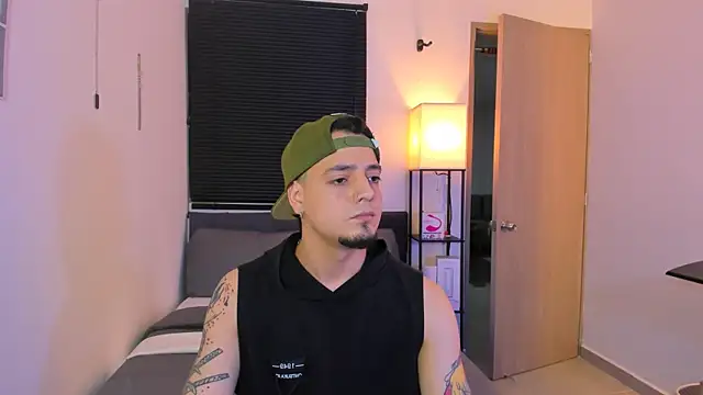 alejandro calderon1 online show from April 11, 5:26 am