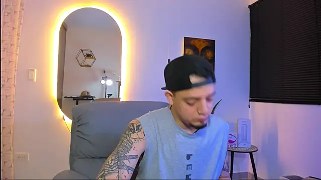 alejandro calderon1 online show from February 14, 4:02 am