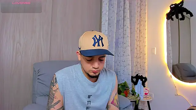 Snapshot of alejandro_calderon1 chatting on October 22, 3:28 am alejandro calderon1 online show from October 22, 3:28 am