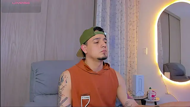 Snapshot of alejandro_calderon1 chatting on November 24, 1:49 am alejandro calderon1 online show from November 24, 1:49 am