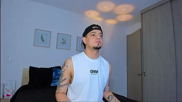 Snapshot of alejandro_calderon1 chatting on December 15, 1:55 am alejandro calderon1 online show from December 15, 1:55 am