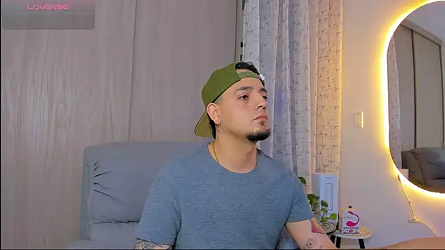 Snapshot of alejandro_calderon1 chatting on November 7, 6:07 am alejandro calderon1 online show from November 7, 6:07 am