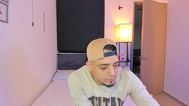 alejandro calderon1 online show from April 3, 5:25 am