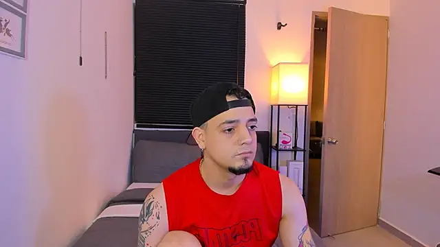 alejandro calderon1 online show from April 13, 3:54 am