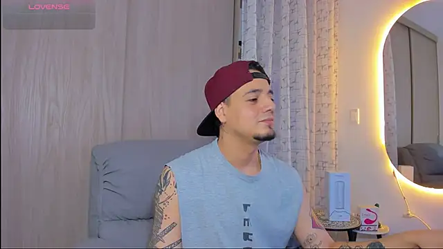 Snapshot of alejandro_calderon1 chatting on November 25, 4:24 am alejandro calderon1 online show from November 25, 4:24 am