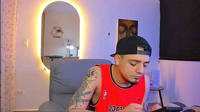 alejandro calderon1 online show from February 16, 5:39 am