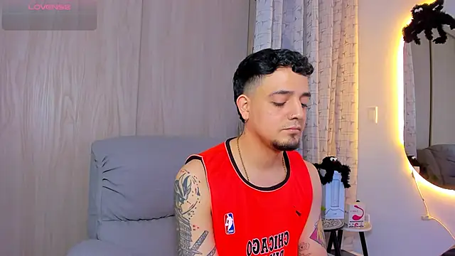 Snapshot of alejandro_calderon1 chatting on October 30, 2:32 am alejandro calderon1 online show from October 30, 2:32 am