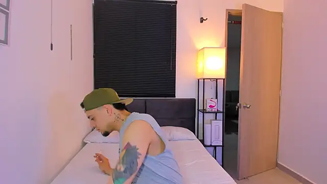 alejandro calderon1 online show from April 10, 4:30 am