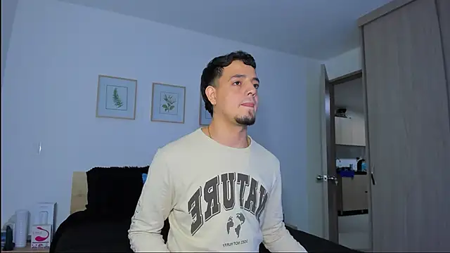 alejandro calderon1 online show from December 16, 3:33 am