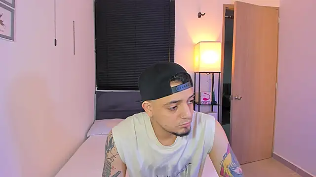 alejandro calderon1 online show from April 4, 3:46 am