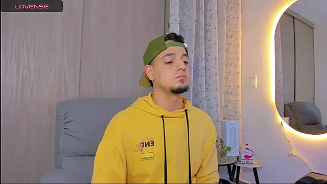 Snapshot of alejandro_calderon1 chatting on November 5, 4:26 am alejandro calderon1 online show from November 5, 4:26 am