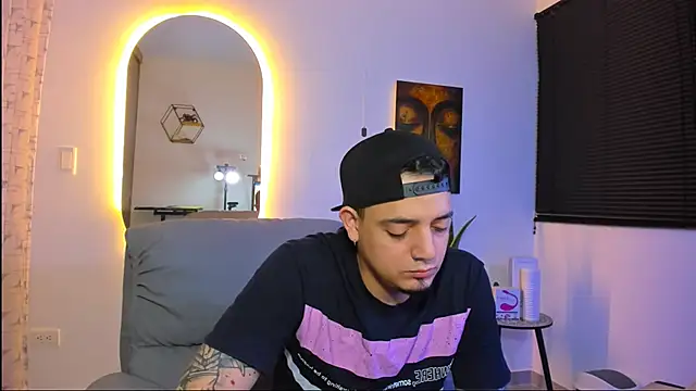 alejandro calderon1 online show from February 22, 7:33 am