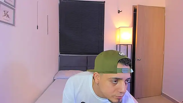 alejandro calderon1 online show from April 8, 4:47 am