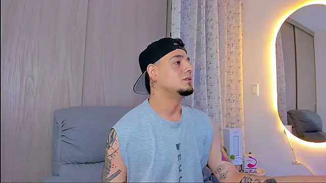 Snapshot of alejandro_calderon1 chatting on November 4, 3:32 am alejandro calderon1 online show from November 4, 3:32 am