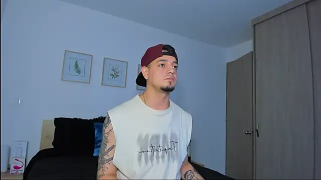 alejandro calderon1 online show from December 17, 3:55 am