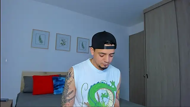 Snapshot of alejandro_calderon1 chatting on December 3, 3:07 am alejandro calderon1 online show from December 3, 3:07 am