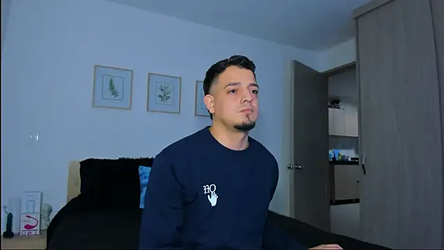 alejandro calderon1 online show from December 22, 5:51 am